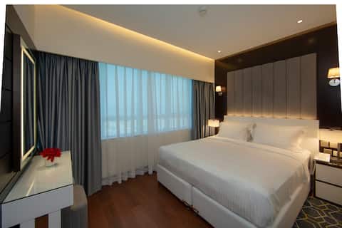 Top performing Airbnb: Luxury Studio Near Financial Centre Metro Station in Trade Center First
