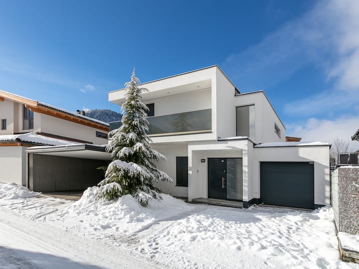 Modern Alpine chalet in the centre