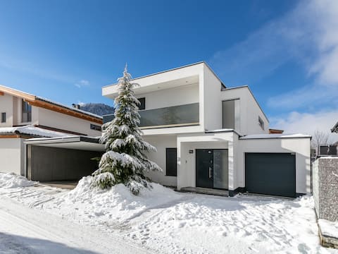 Leistungsstarkes Airbnb: Modern Alpine chalet in the centre in Söll