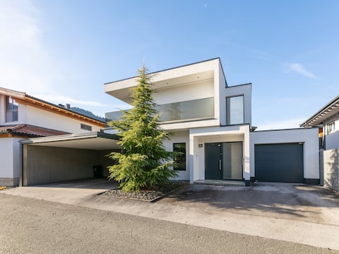 Modern Alpine chalet in the centre