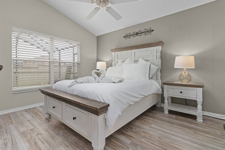 ห้องนอนหลัก (Primary Bedroom)