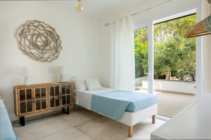 El dormitorio con dos camas individuales en la planta baja. (Dormitorio 2)