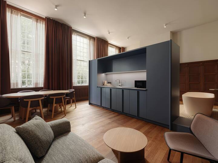 Signature Cozy Loft Room & On-site Coffee Shop - Utrecht