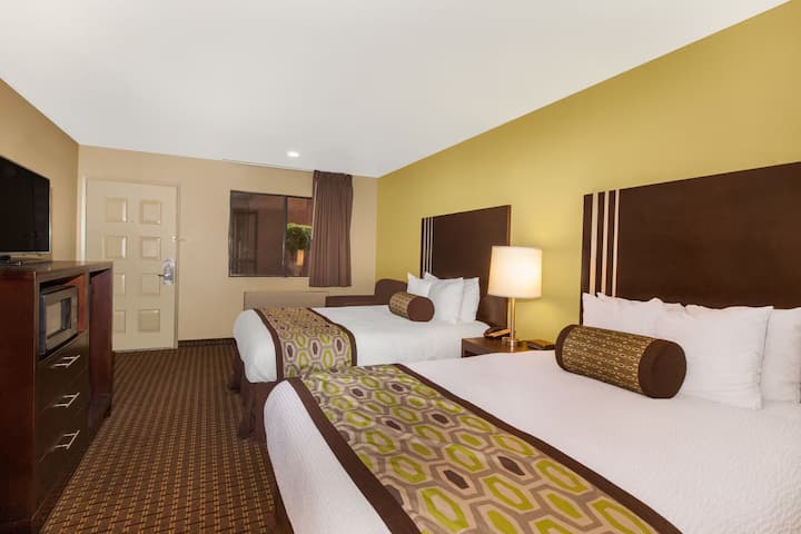 Days Inn San Jose | 2 Queens | Lounge & Seating - 산호세