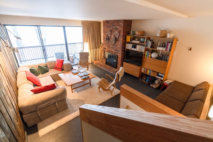Stowe Getaway: 2 King Suites, Pool, Sauna, Views! - Stowe, VT