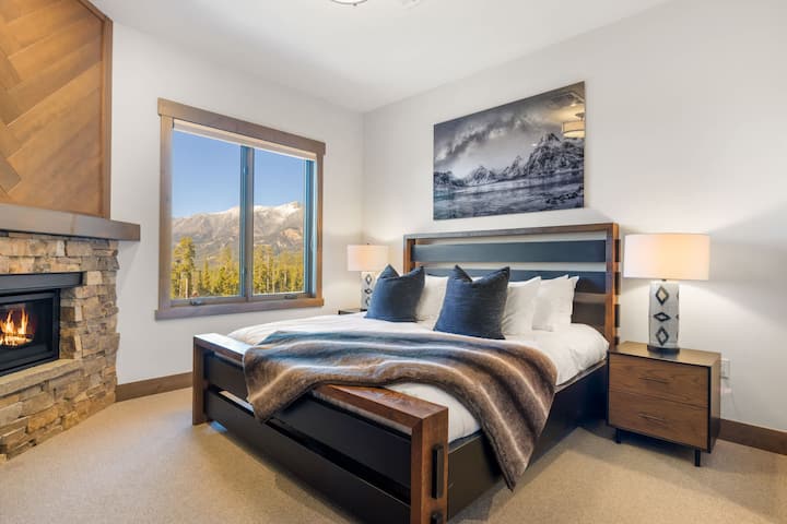 ห้องนอน 1: เตียงคิงไซส์ สมาร์ททีวี เตาผิงส่วนตัว ห้องน้ำในตัว ตู้เสื้อผ้า