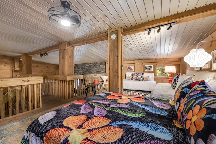 Nivel superior - Dormitorio tres/Loft abierto para dormir - Cama tamaño queen y dos camas individuales