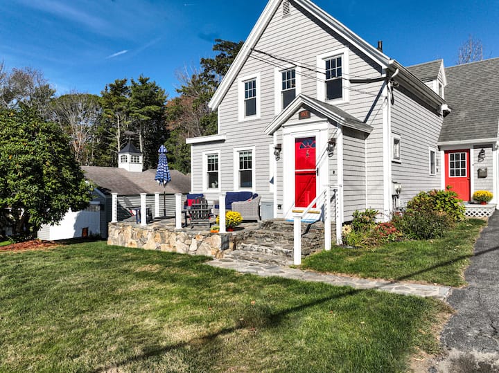 Charming Coastal Getaway | Ocean Views - Boothbay Harbor, ME
