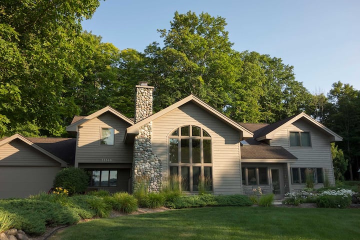Suttons Bay Beach House - Suttons Bay, MI