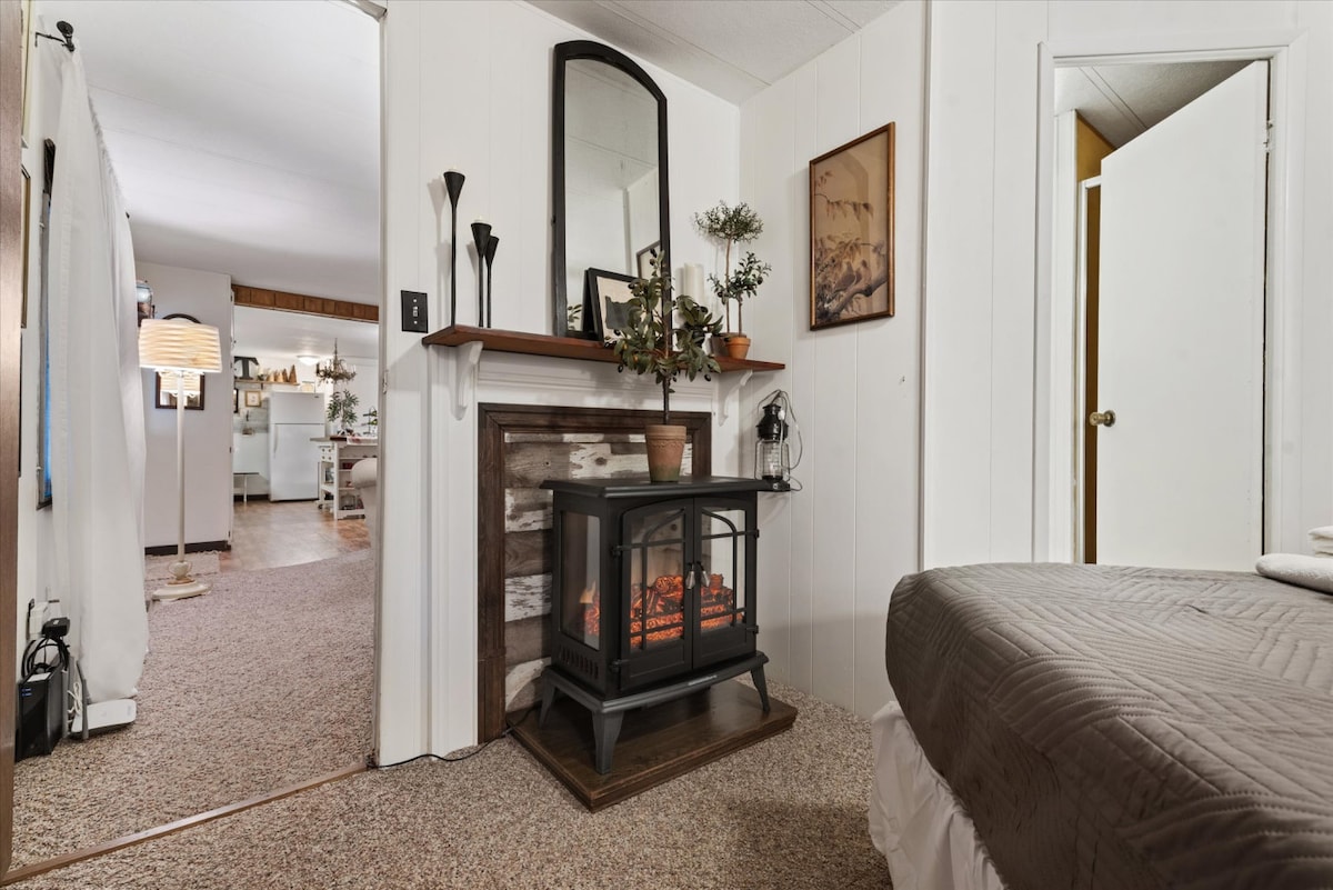 Calefactor eléctrico acogedor en el segundo dormitorio tamaño queen. ¡Colchón nuevo! 