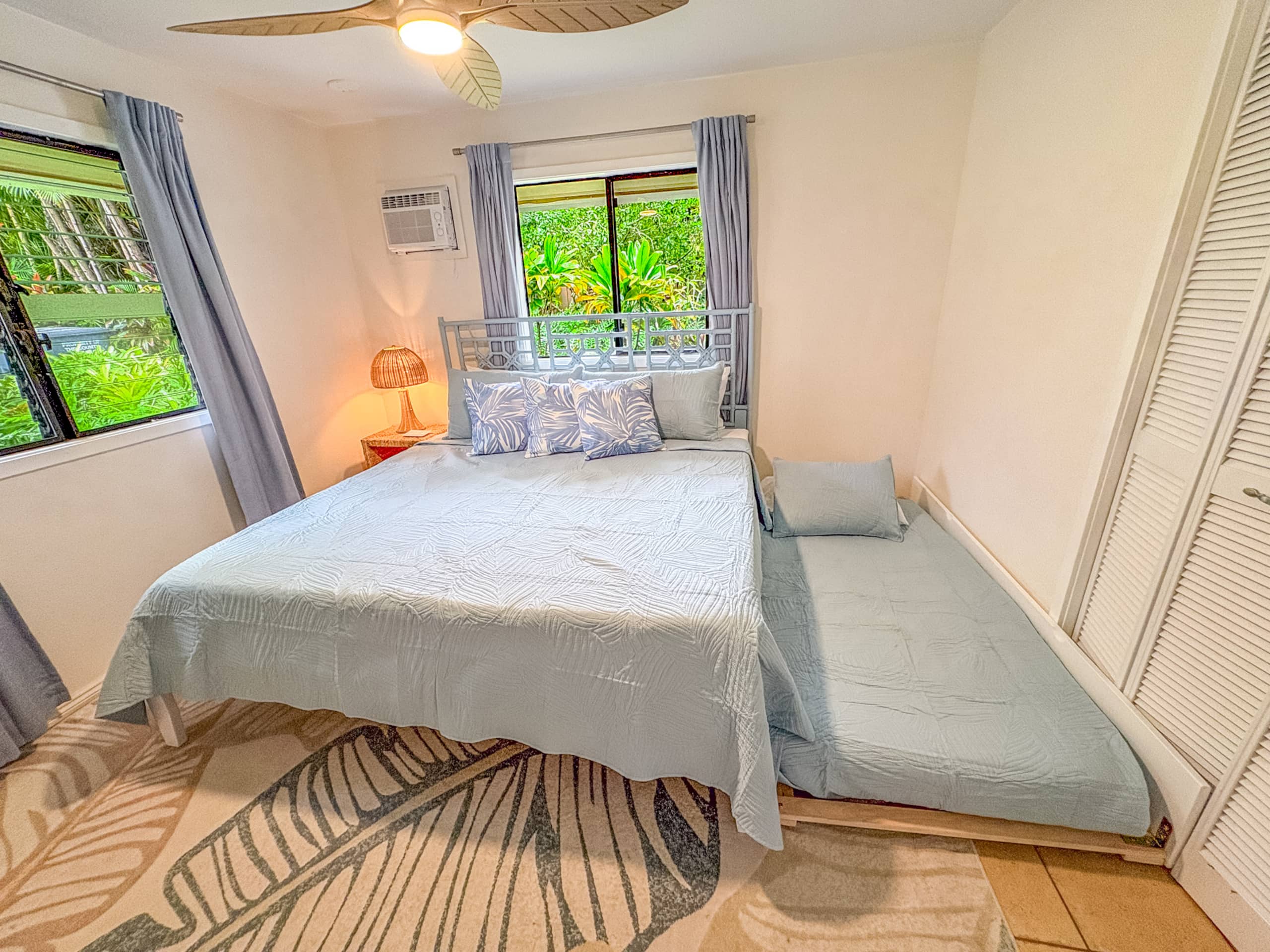 Villa in Princeville · ★5.0 · 6 bedrooms · 13 beds · 2.5 private baths - Image 28