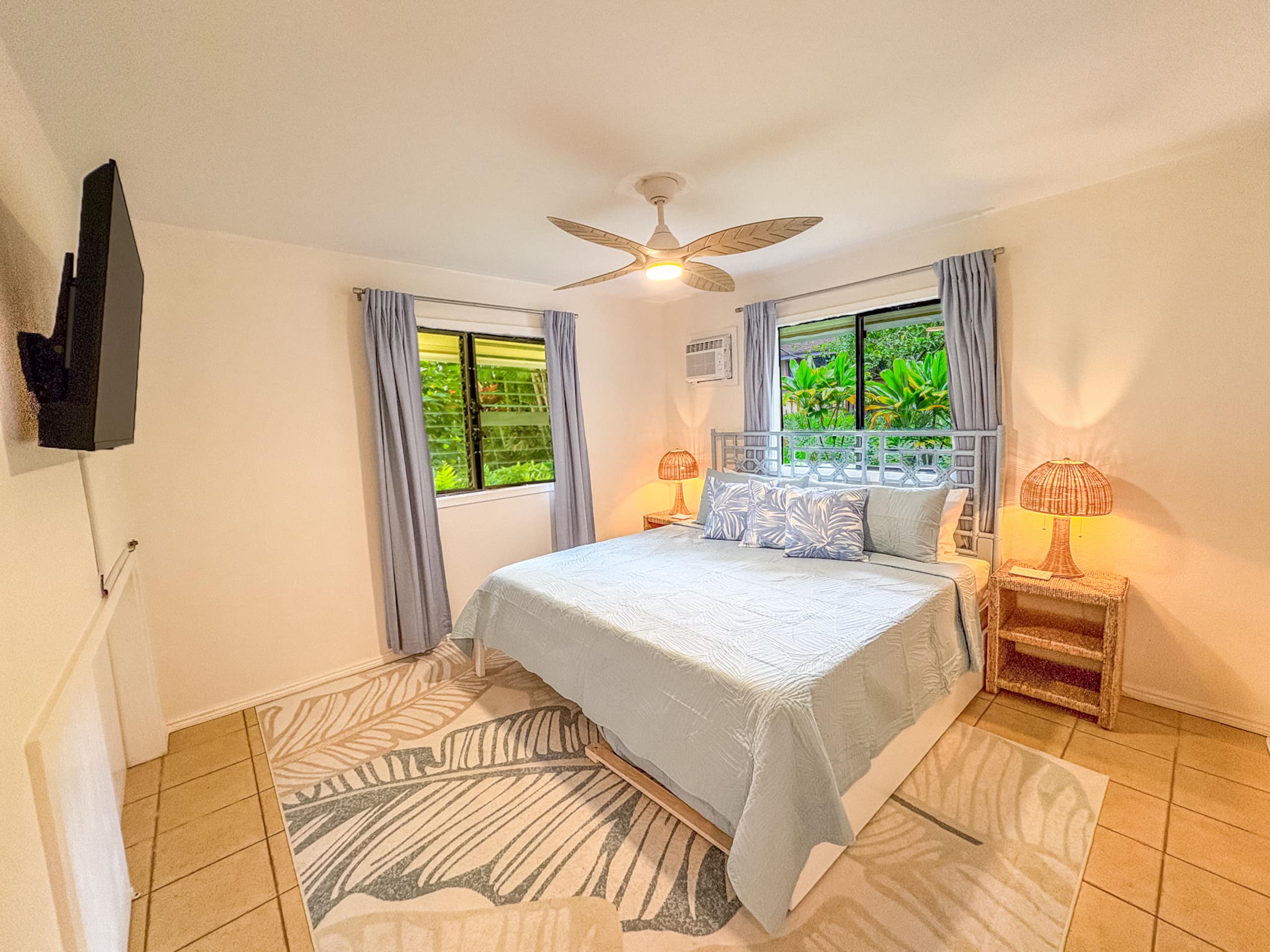 Villa in Princeville · ★5.0 · 6 bedrooms · 13 beds · 2.5 private baths - Image 26