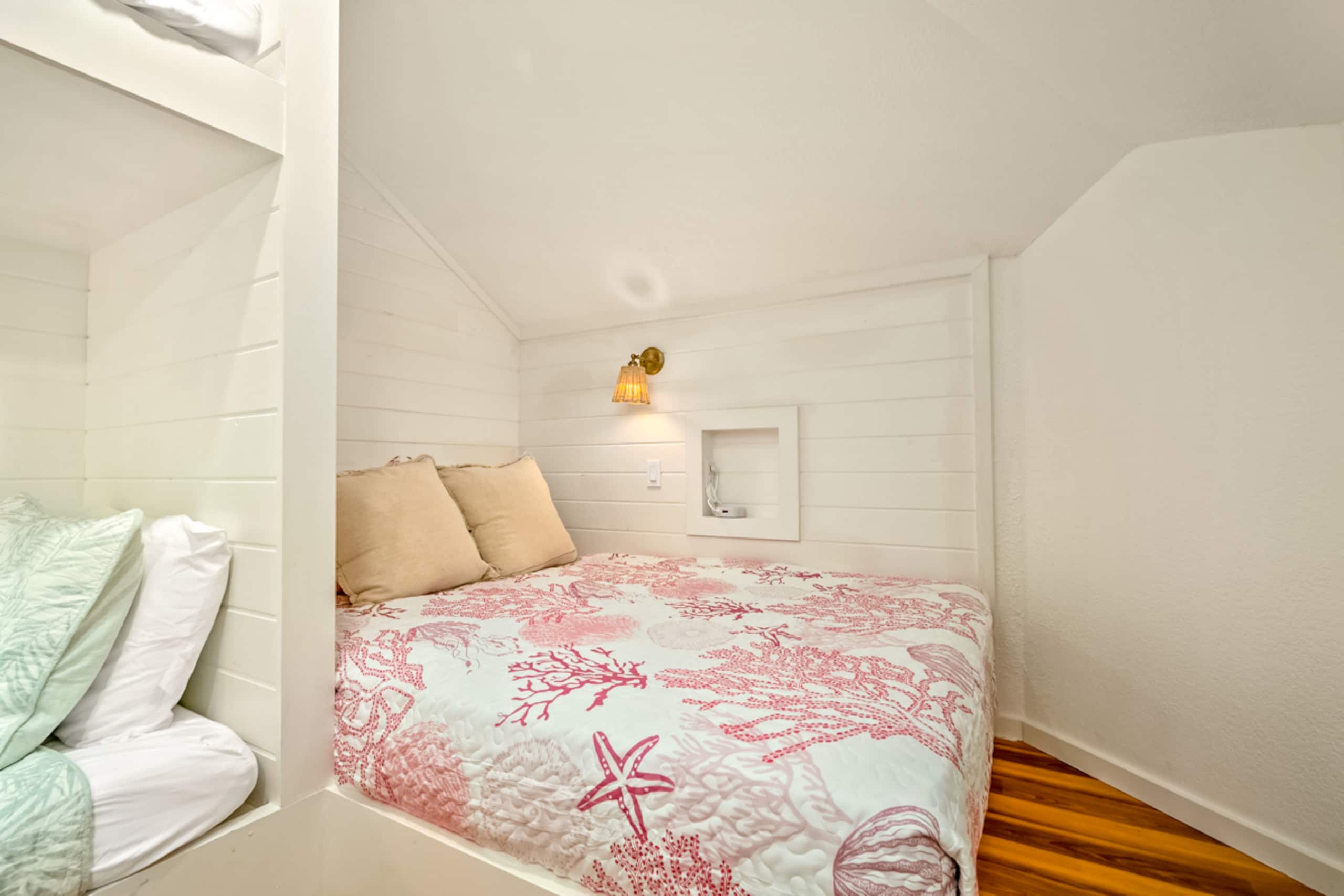 Villa in Princeville · ★5.0 · 6 bedrooms · 13 beds · 2.5 private baths - Image 36