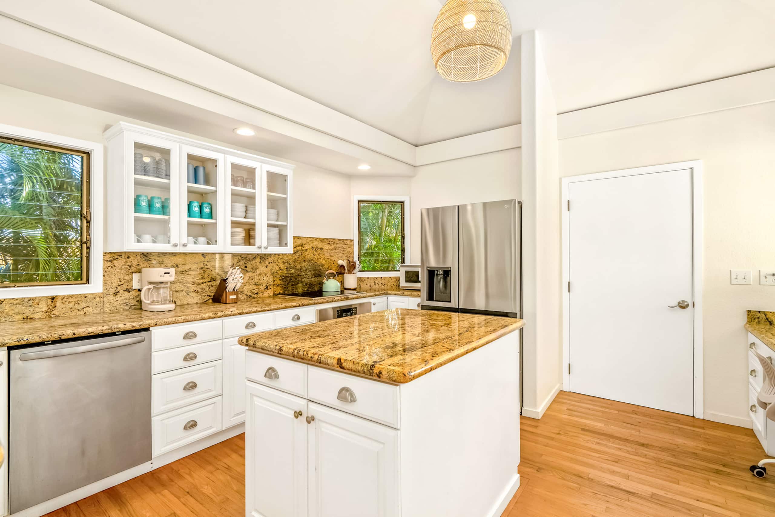 Villa in Princeville · ★5.0 · 6 bedrooms · 13 beds · 2.5 private baths - Image 17