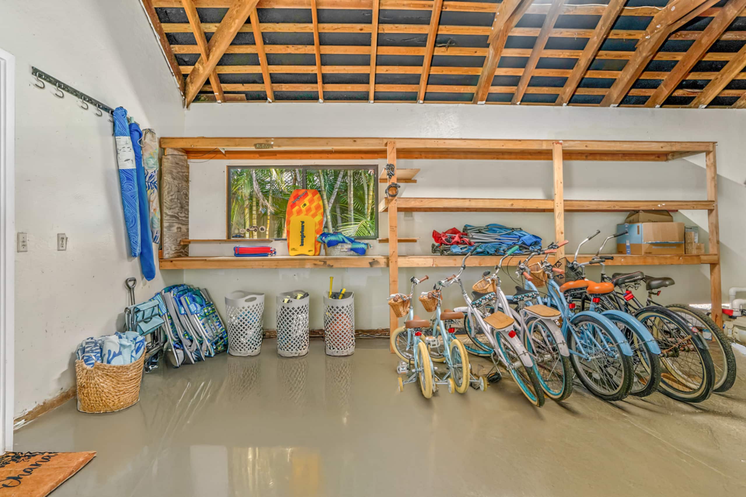 Villa in Princeville · ★5.0 · 6 bedrooms · 13 beds · 2.5 private baths - Image 51