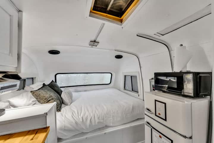 Queensize-dobbeltseng i autocamper