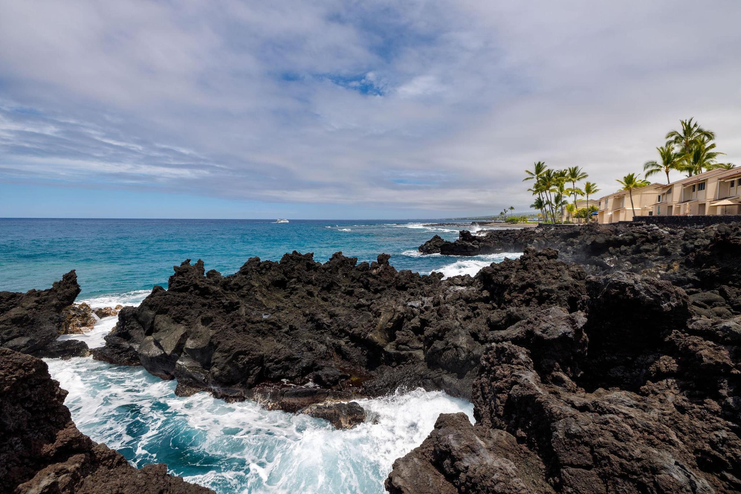 Condo in Kailua-Kona · ★4.5 · 2 bedrooms · 3 beds · 2 private baths - Image 37