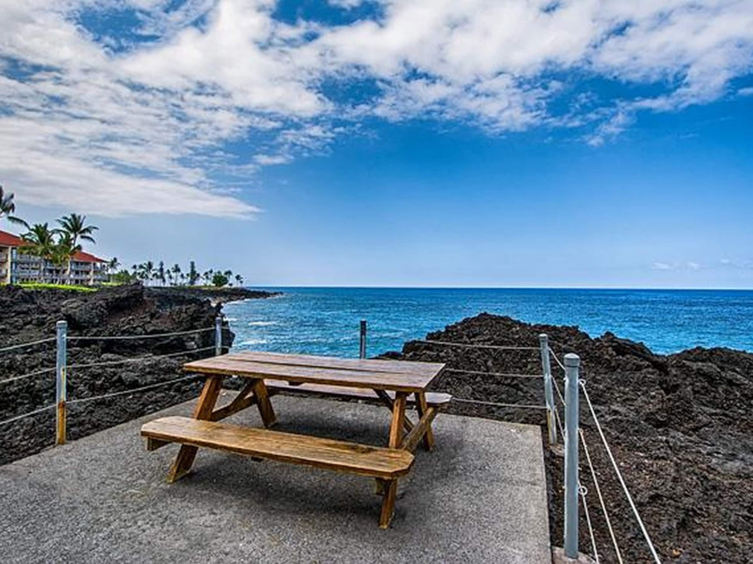 Condo in Kailua-Kona · ★4.5 · 2 bedrooms · 3 beds · 2 private baths - Image 41