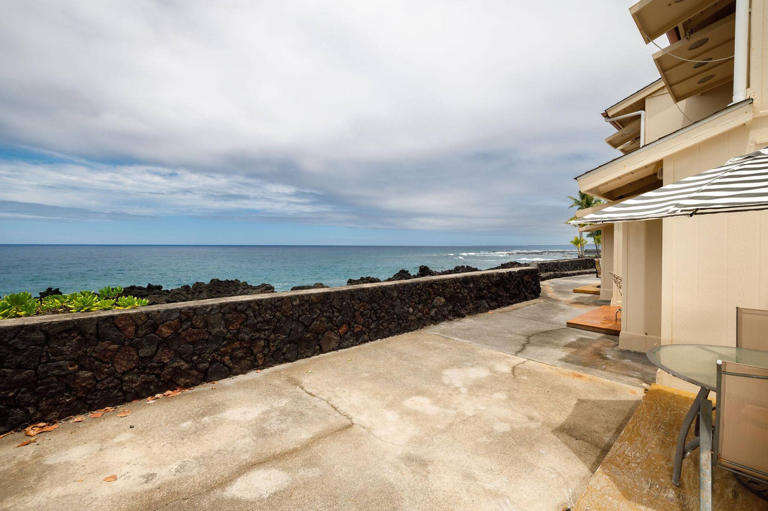 Condo in Kailua-Kona · ★4.5 · 2 bedrooms · 3 beds · 2 private baths - Image 26