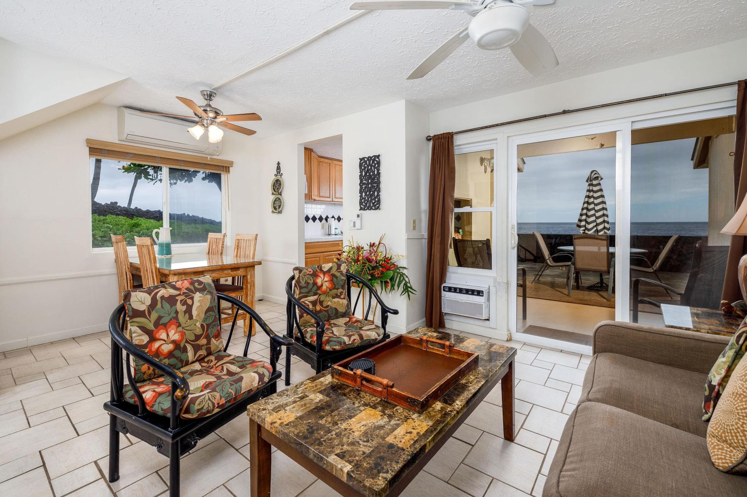 Condo in Kailua-Kona · ★4.5 · 2 bedrooms · 3 beds · 2 private baths - Image 7