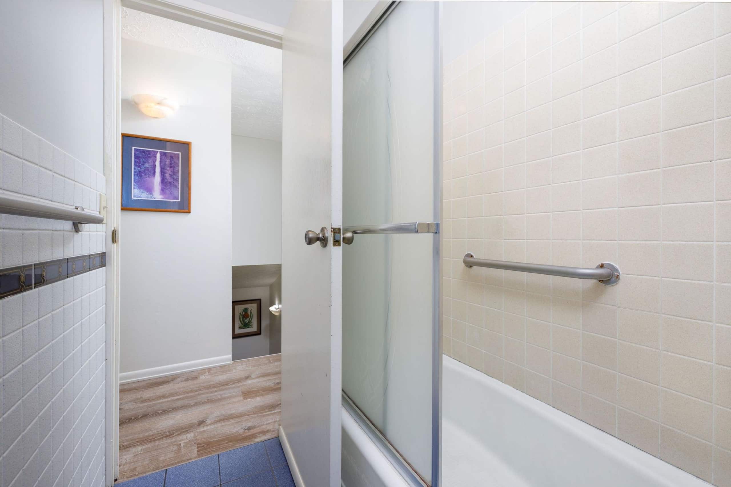 Condo in Kailua-Kona · ★4.5 · 2 bedrooms · 3 beds · 2 private baths - Image 17