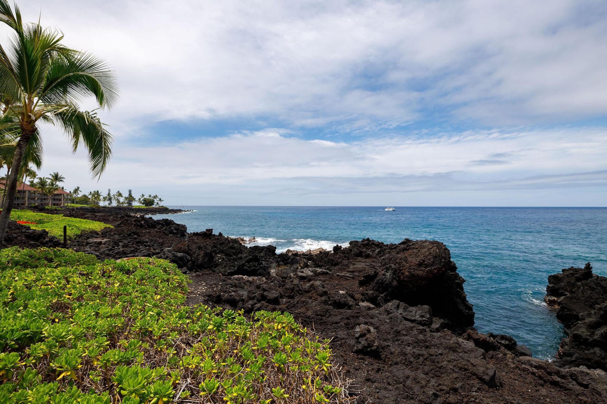 Condo in Kailua-Kona · ★4.5 · 2 bedrooms · 3 beds · 2 private baths - Image 35