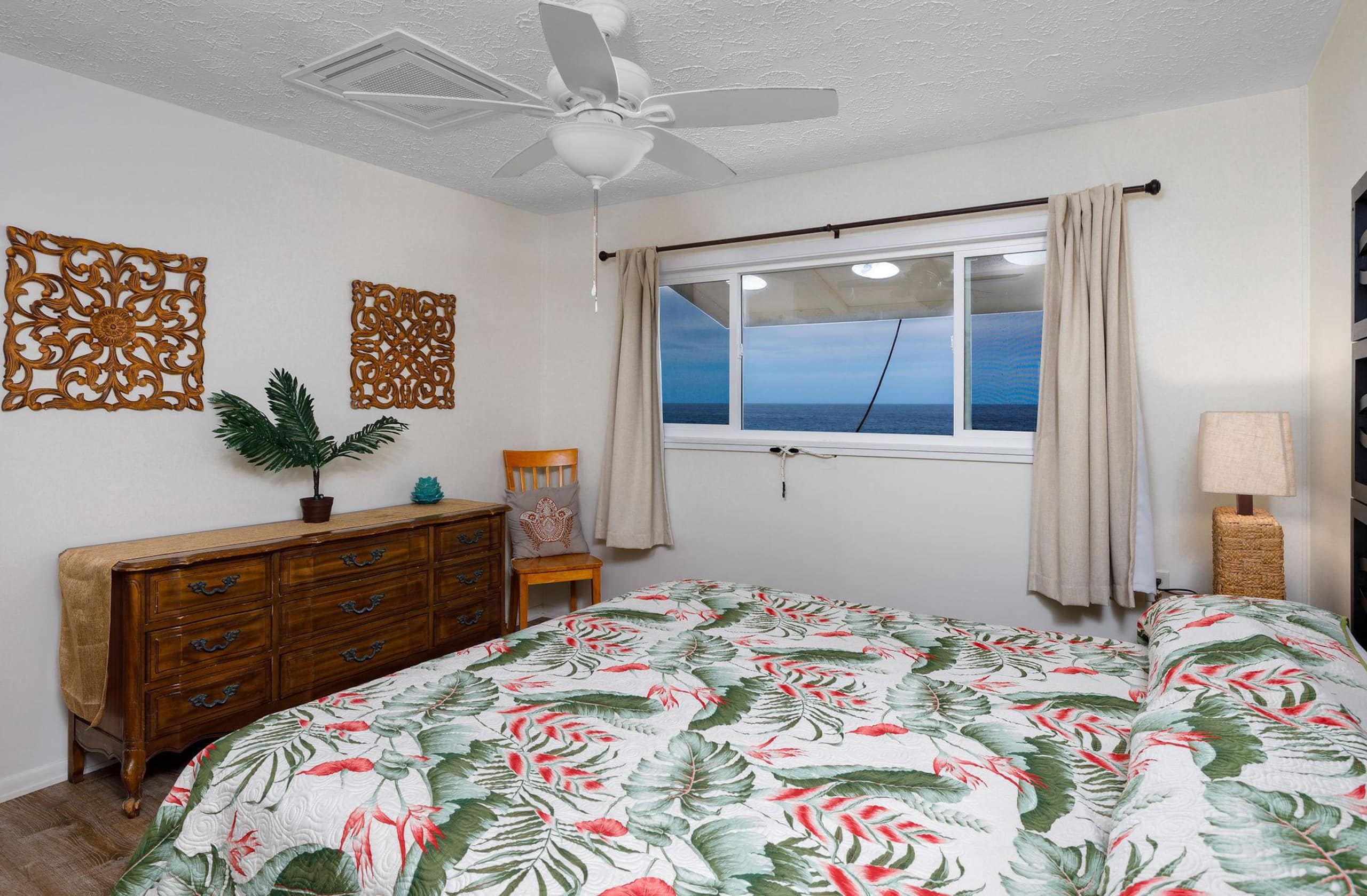 Condo in Kailua-Kona · ★4.5 · 2 bedrooms · 3 beds · 2 private baths - Image 15