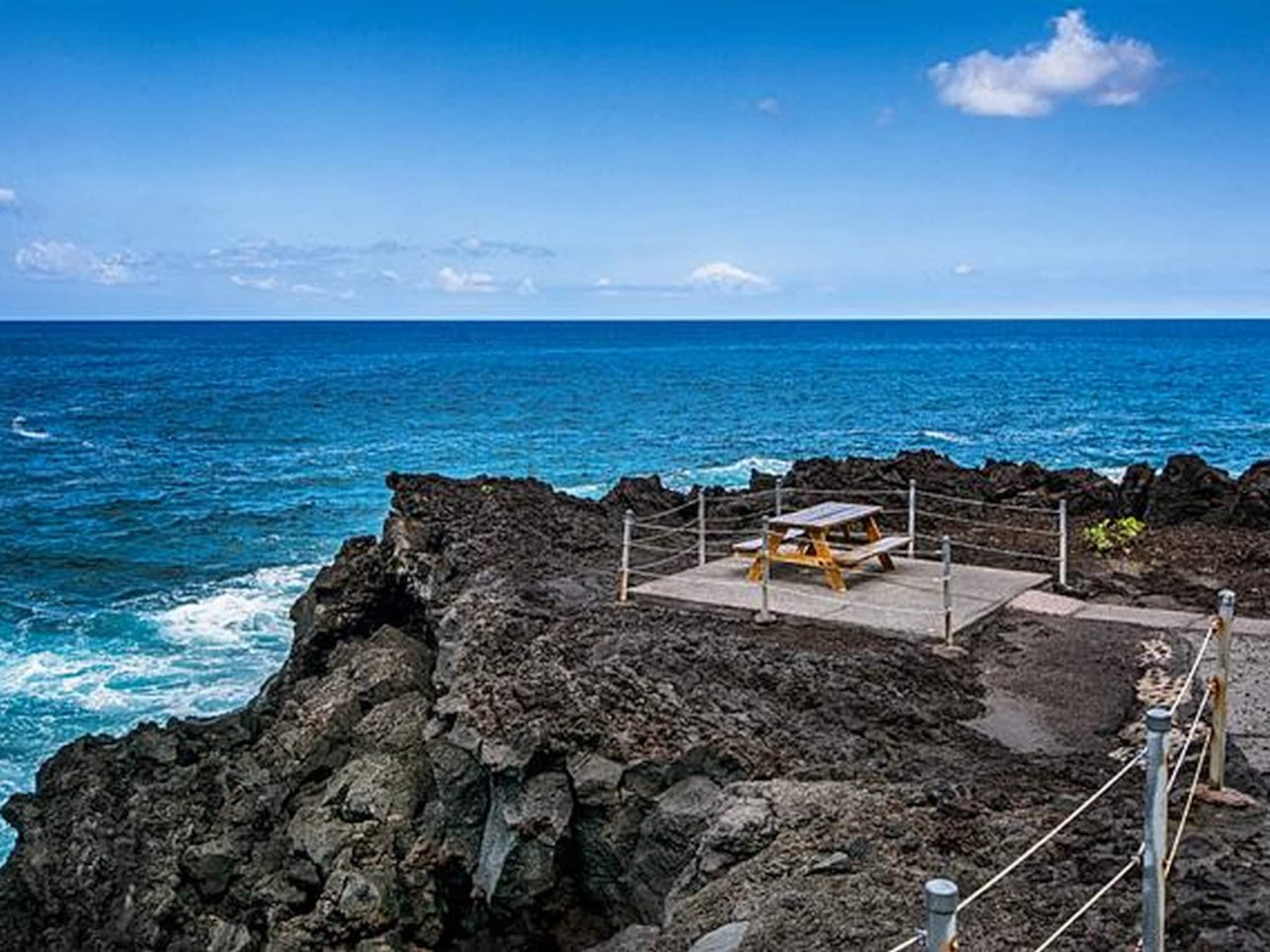 Condo in Kailua-Kona · ★4.5 · 2 bedrooms · 3 beds · 2 private baths - Image 40
