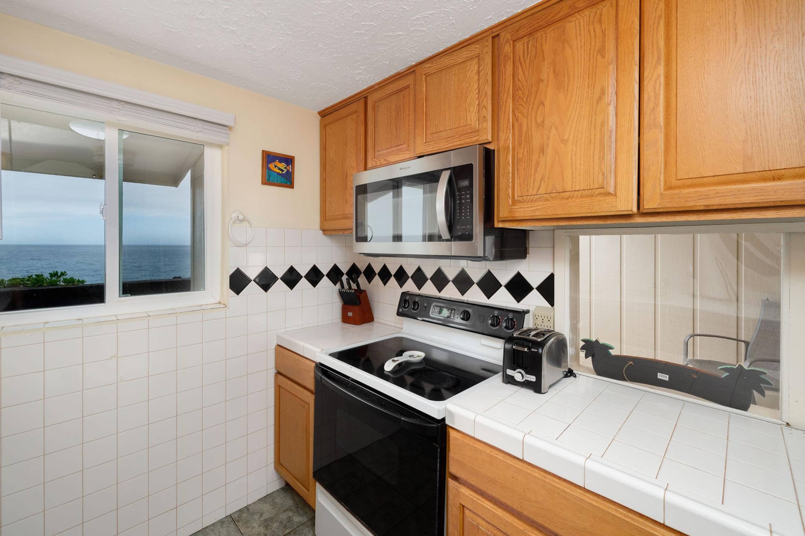 Condo in Kailua-Kona · ★4.5 · 2 bedrooms · 3 beds · 2 private baths - Image 11