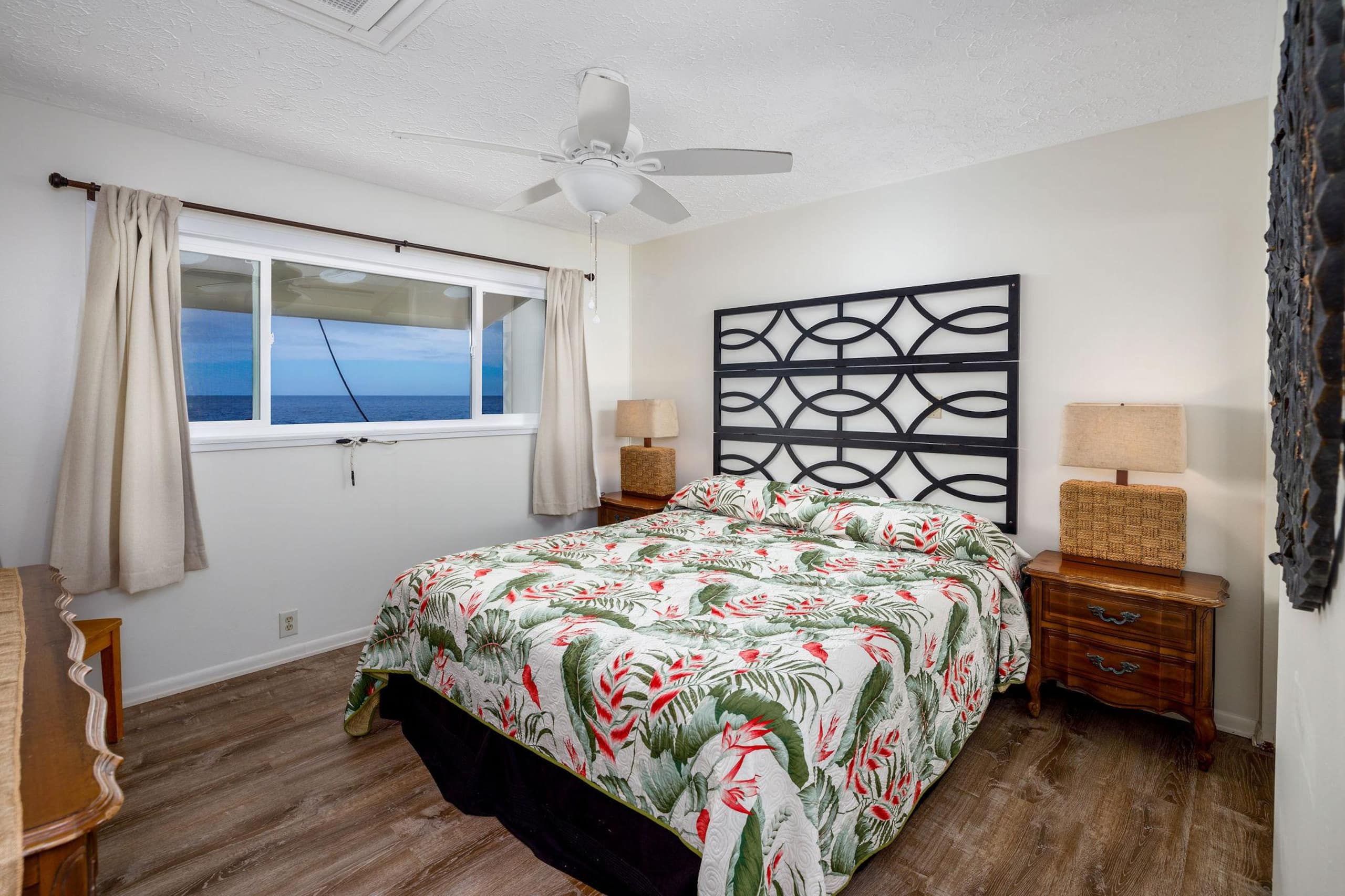 Condo in Kailua-Kona · ★4.5 · 2 bedrooms · 3 beds · 2 private baths - Image 14