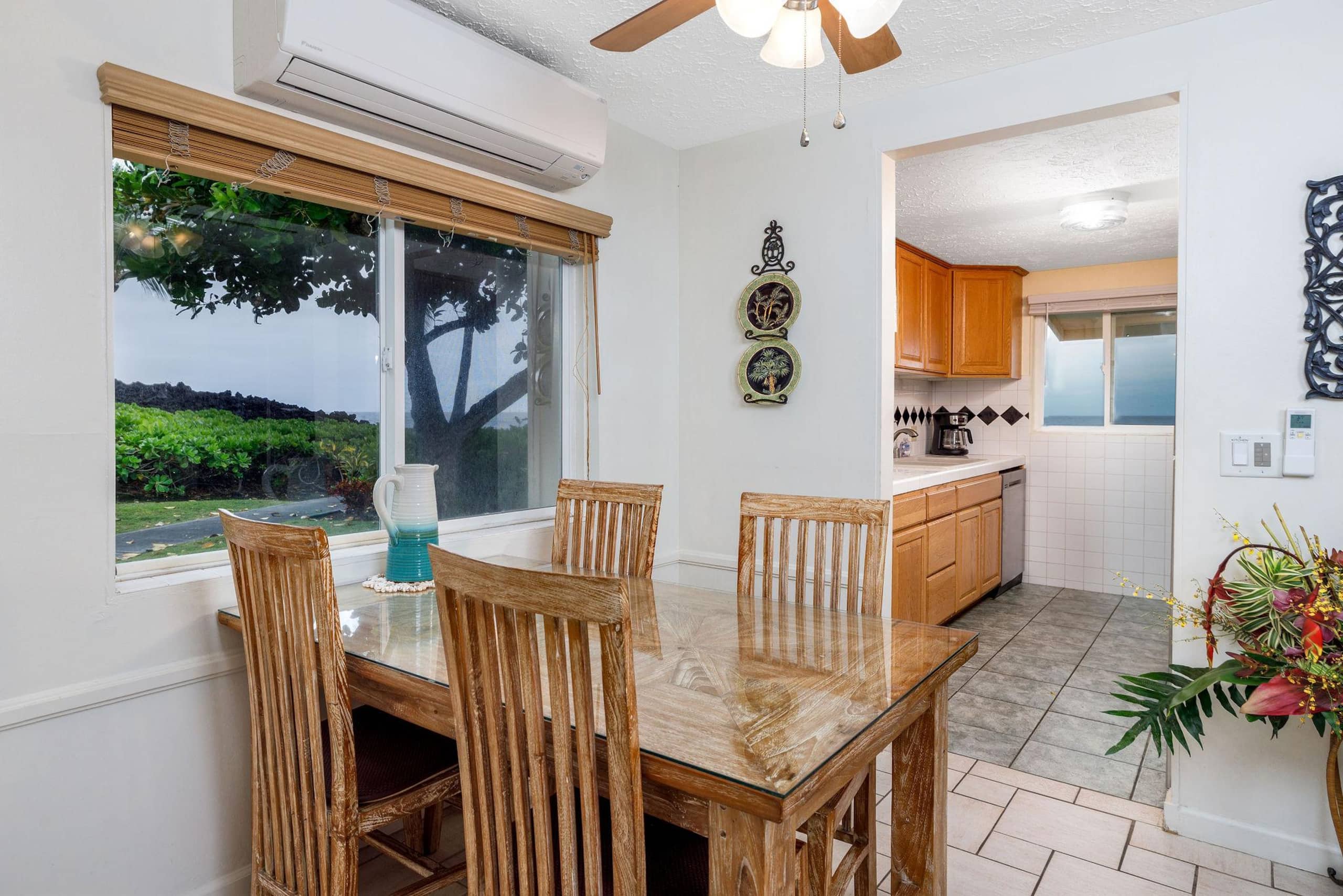 Condo in Kailua-Kona · ★4.5 · 2 bedrooms · 3 beds · 2 private baths - Image 9