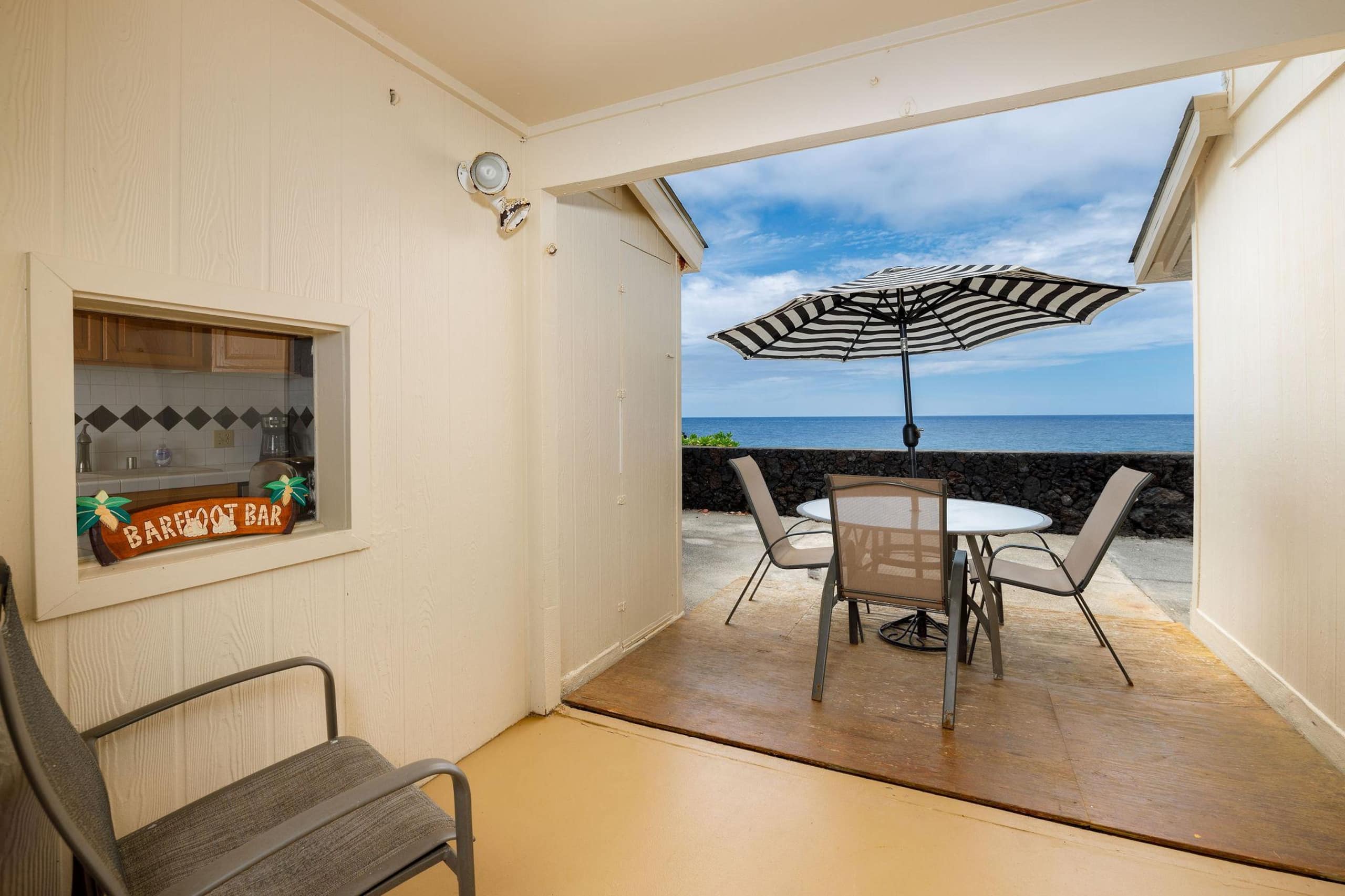Condo in Kailua-Kona · ★4.5 · 2 bedrooms · 3 beds · 2 private baths - Image 5