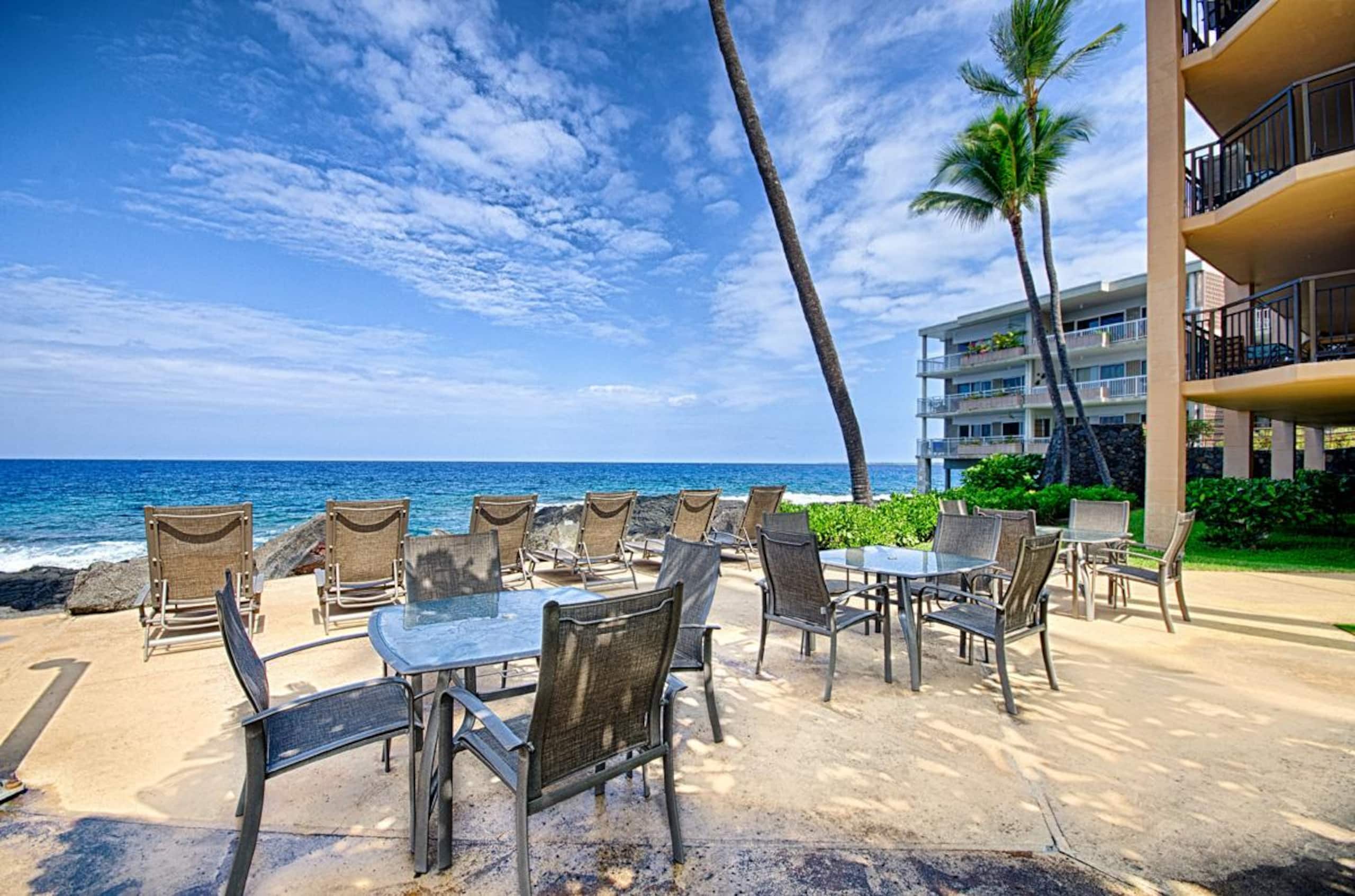 Condo in Kailua-Kona · ★4.88 · 2 bedrooms · 4 beds · 2 baths - Image 46