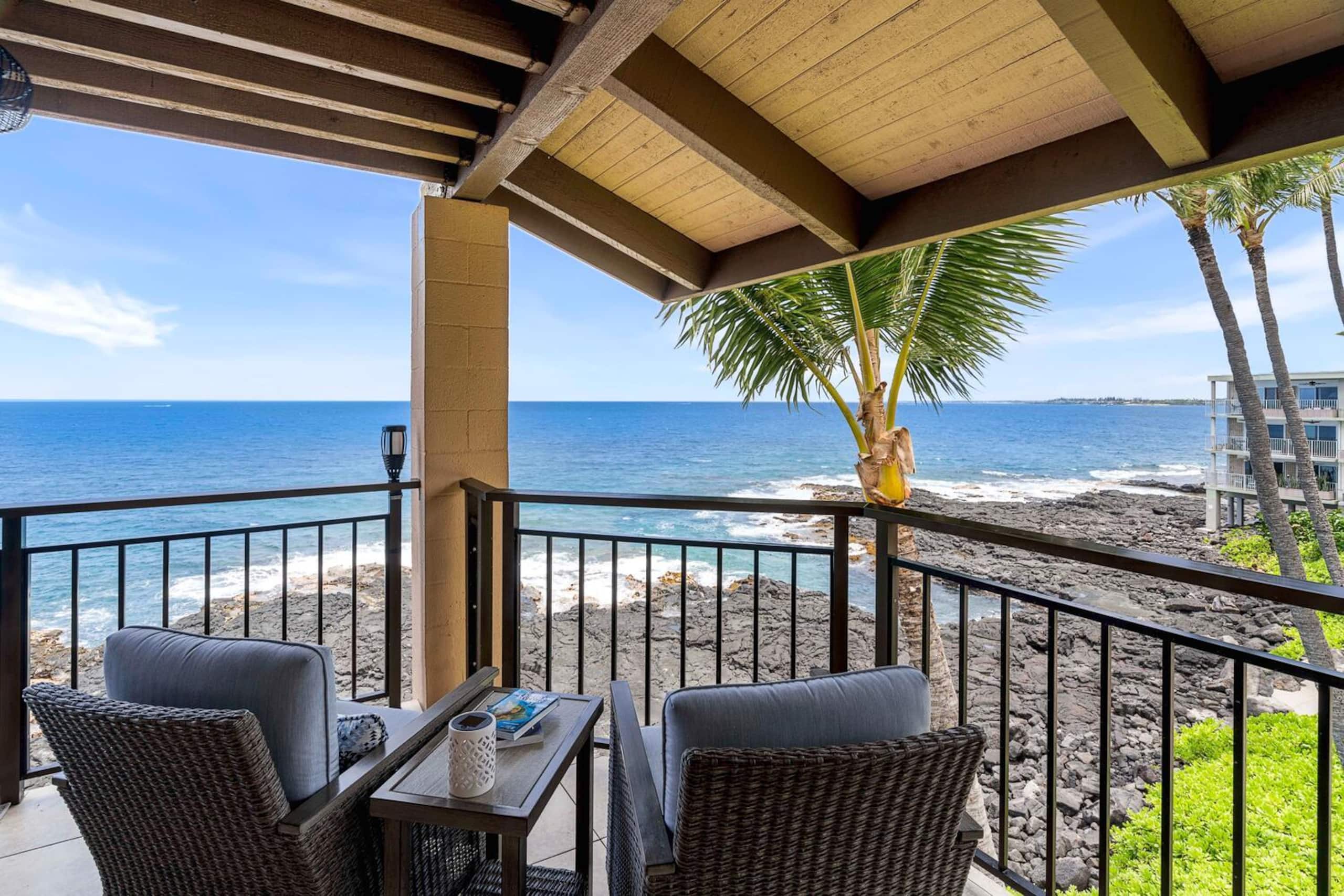Condo in Kailua-Kona · ★4.88 · 2 bedrooms · 4 beds · 2 baths - Image 5