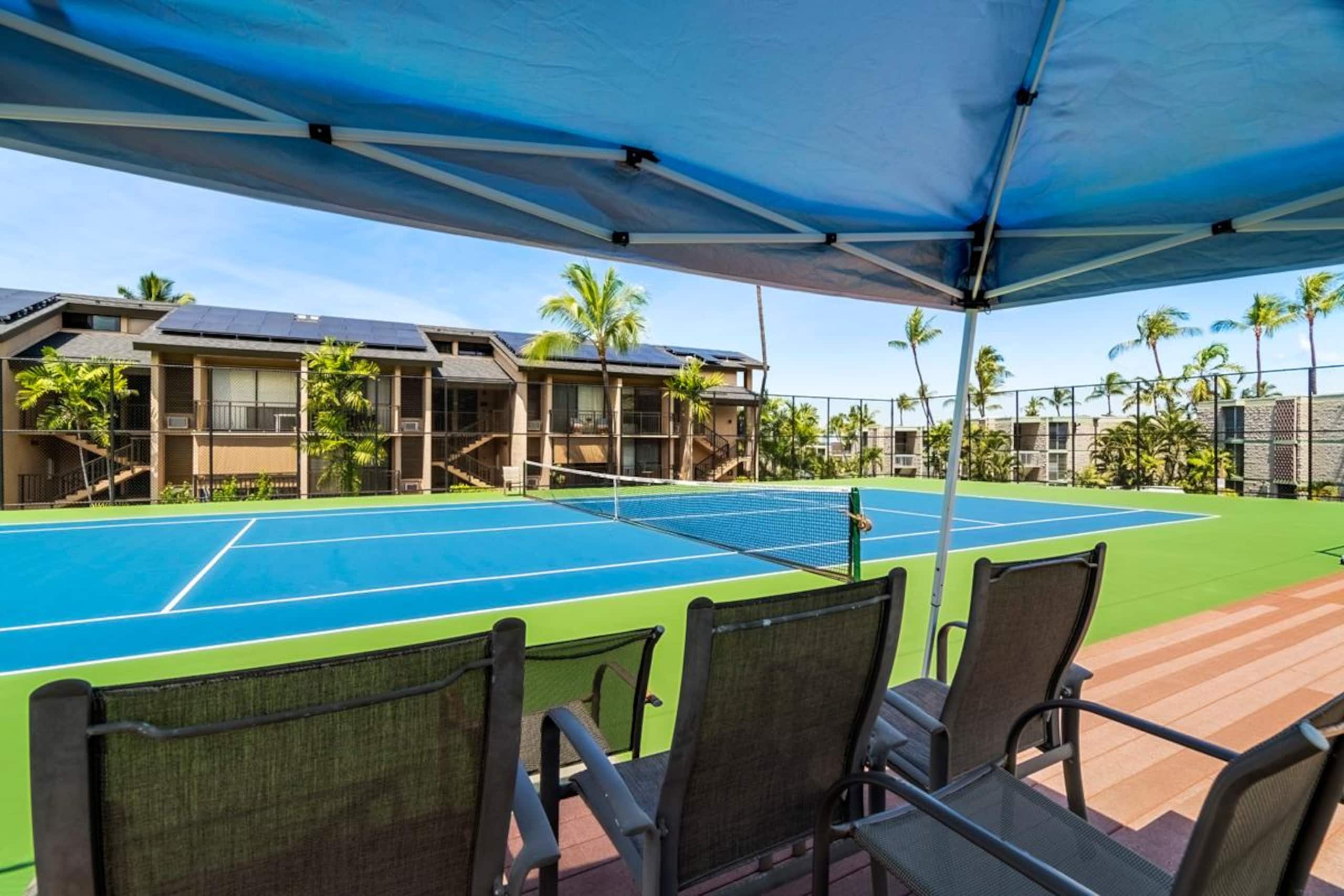 Condo in Kailua-Kona · ★4.88 · 2 bedrooms · 4 beds · 2 baths - Image 45