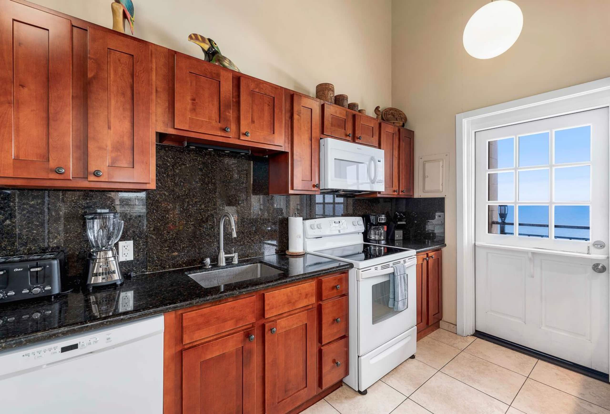 Condo in Kailua-Kona · ★4.88 · 2 bedrooms · 4 beds · 2 baths - Image 15
