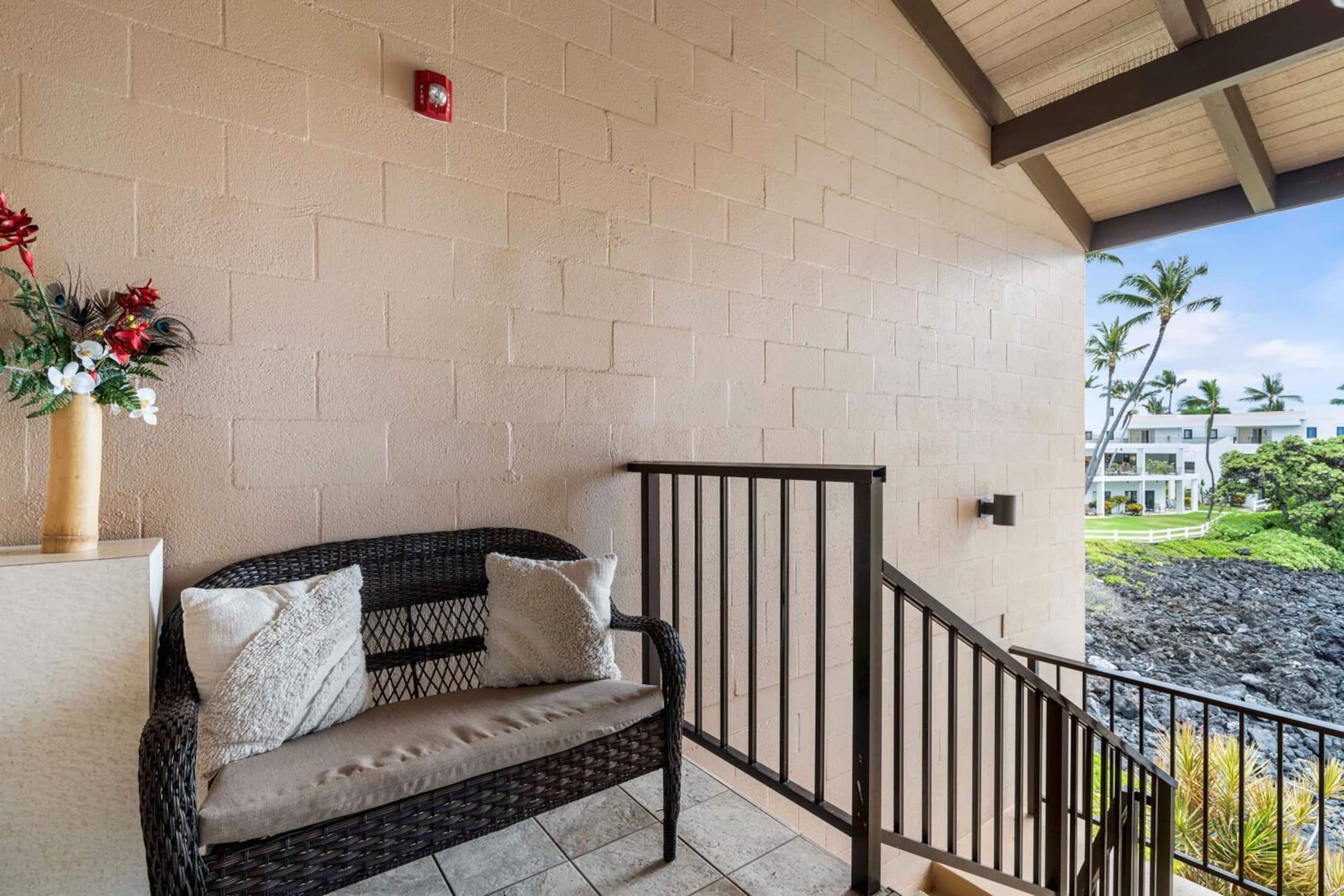 Condo in Kailua-Kona · ★4.88 · 2 bedrooms · 4 beds · 2 baths - Image 31