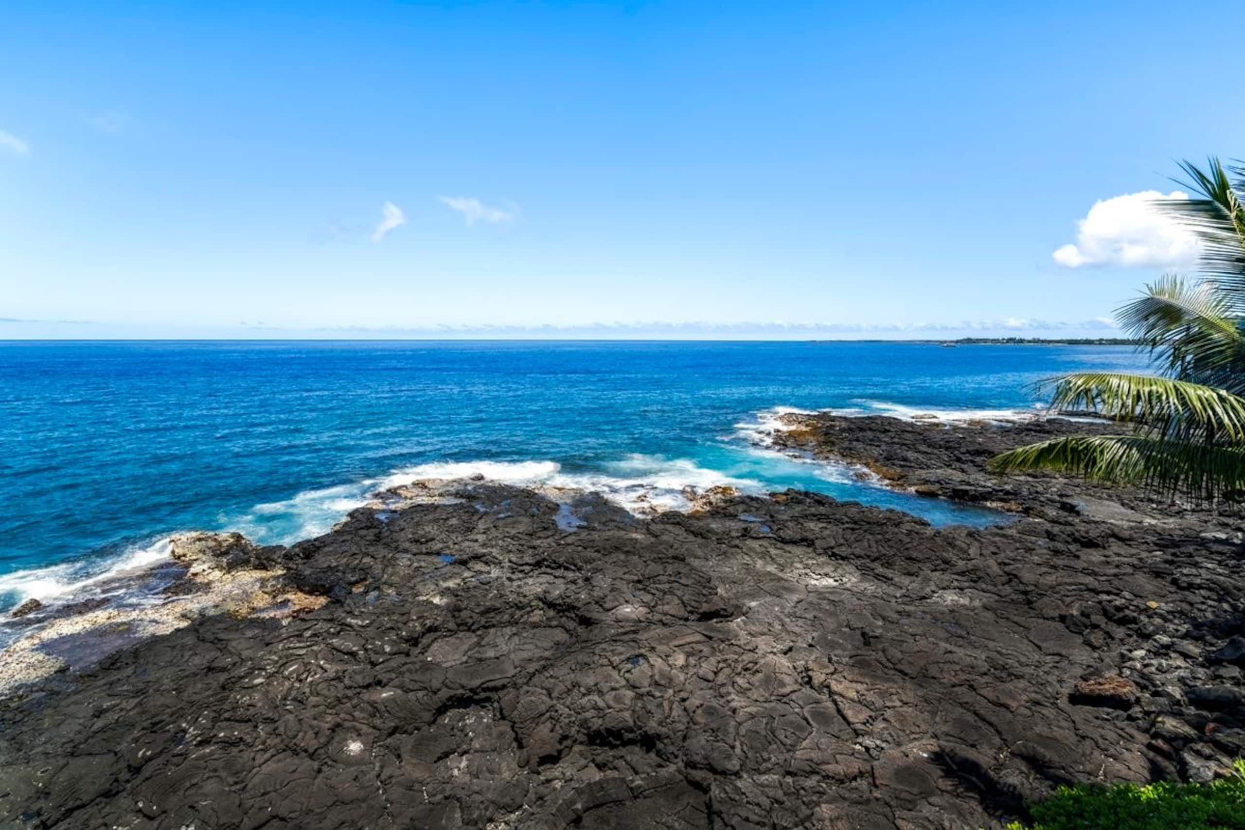 Condo in Kailua-Kona · ★4.88 · 2 bedrooms · 4 beds · 2 baths - Image 32
