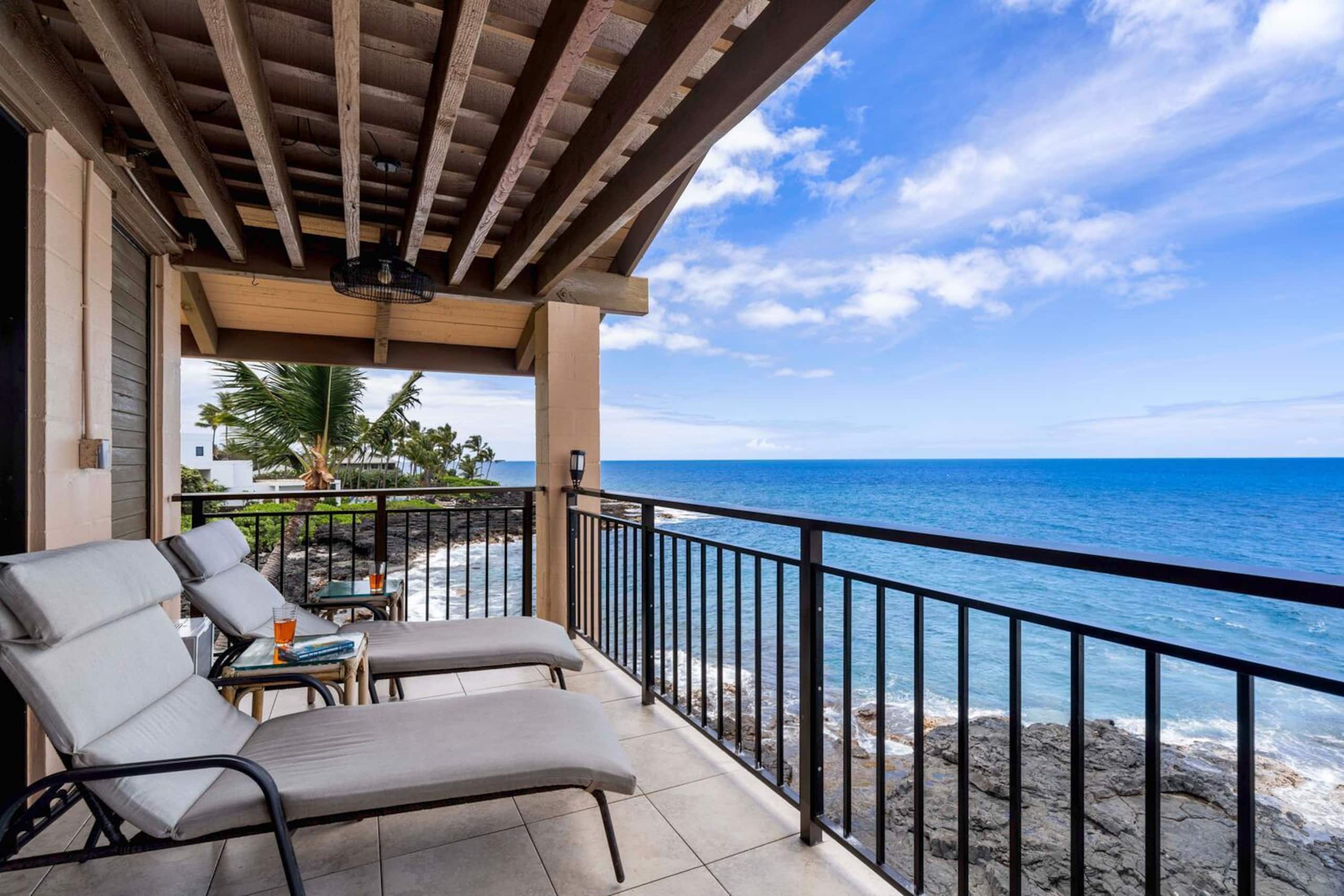 Condo in Kailua-Kona · ★4.88 · 2 bedrooms · 4 beds · 2 baths - Image 6