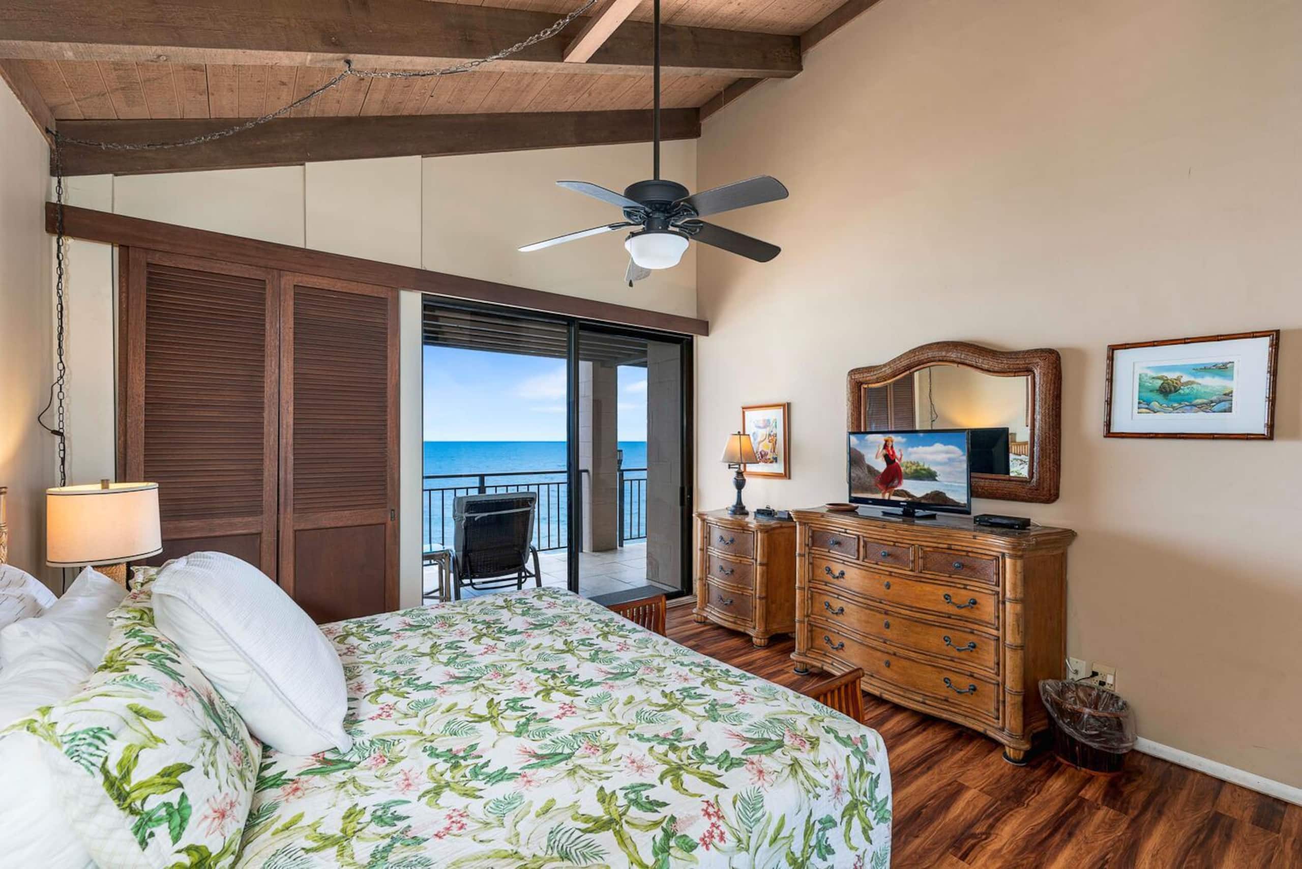 Condo in Kailua-Kona · ★4.88 · 2 bedrooms · 4 beds · 2 baths - Image 19