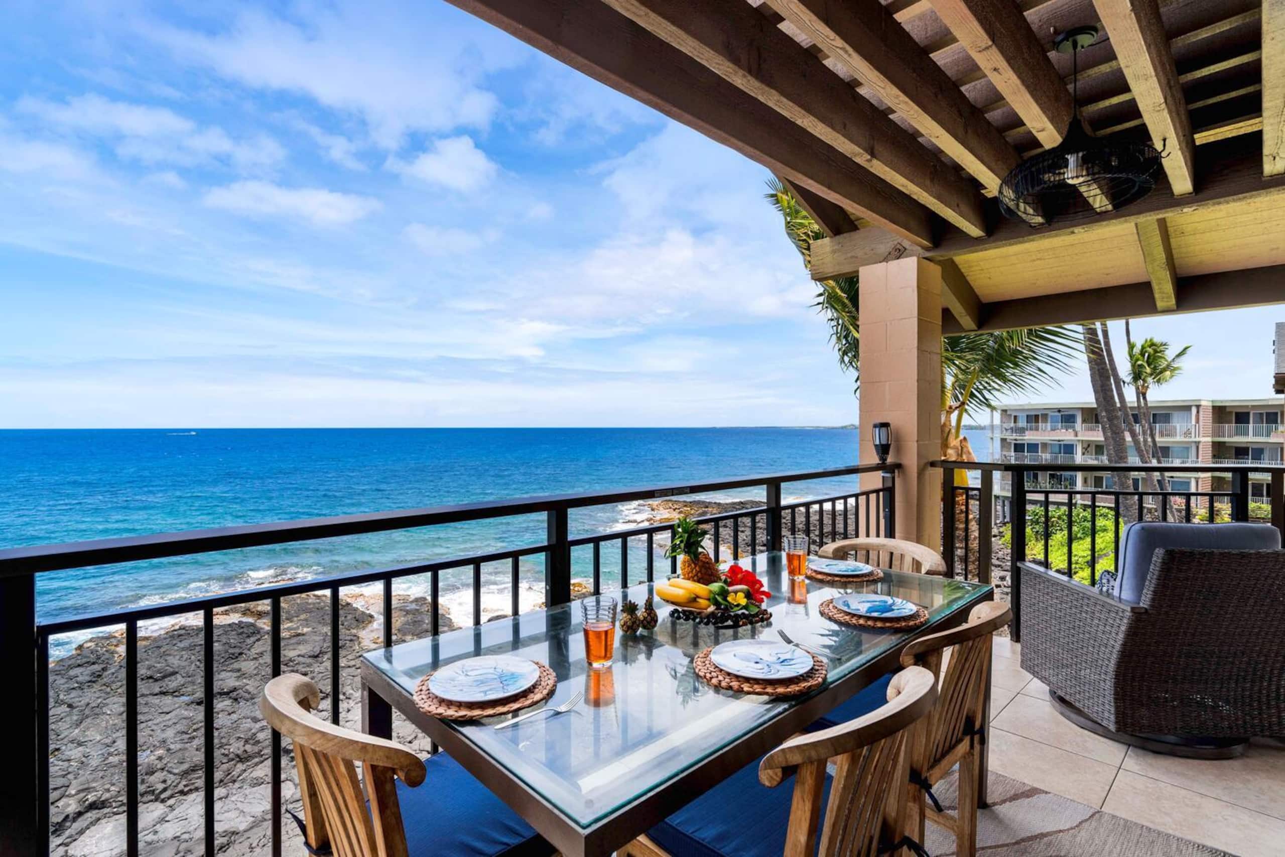 Condo in Kailua-Kona · ★4.88 · 2 bedrooms · 4 beds · 2 baths - Image 3