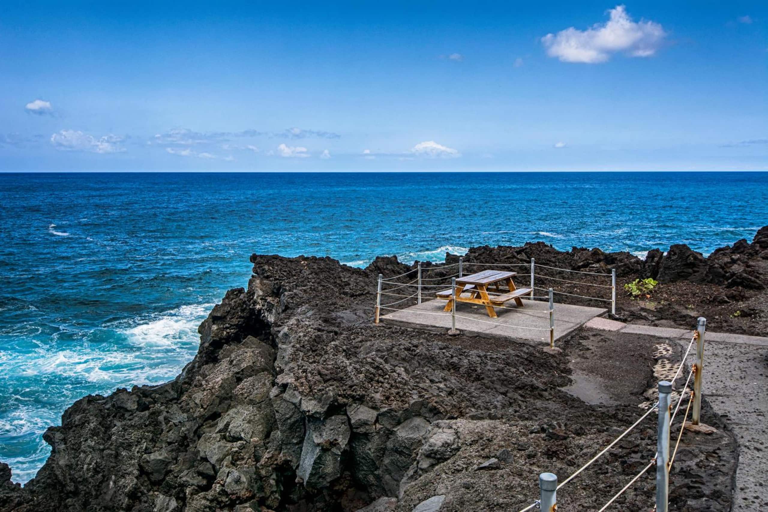 Condo in Kailua-Kona · ★5.0 · 2 bedrooms · 3 beds · 2 baths - Image 52