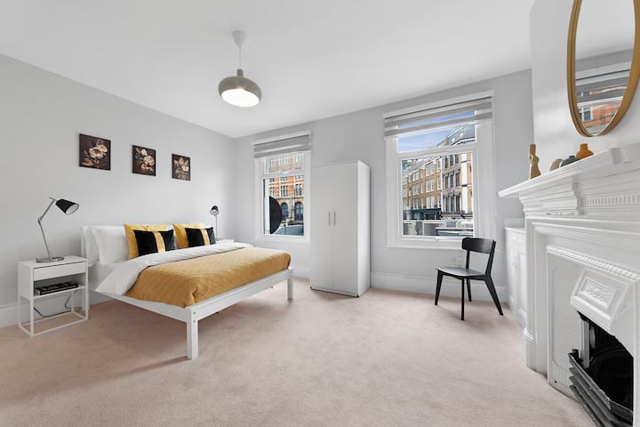 Chumba cha kulala cha manjano (chumba cha kulala cha 1) kwenye ghorofa ya kwanza