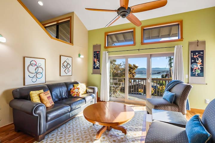Lake Wa View Home.  3 Levels - Seattle, WA