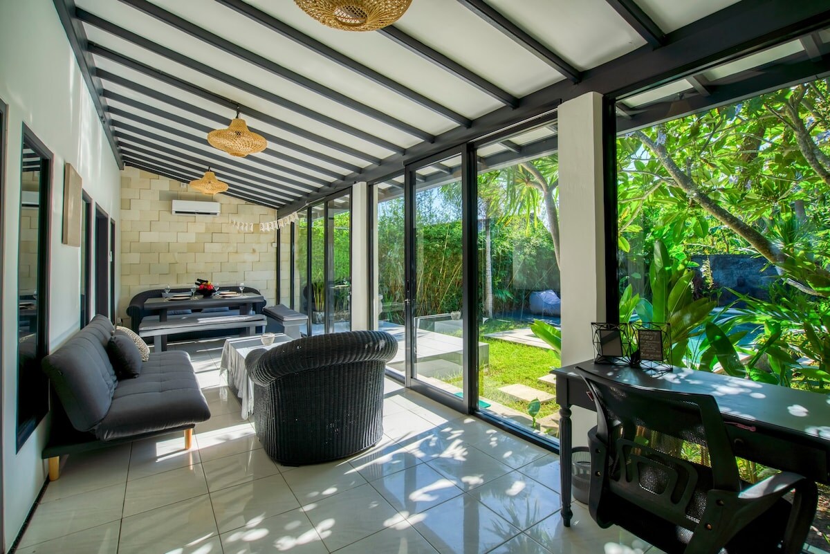 Villa in Kuta Selatan · ★4.43 · 2 bedrooms · 2 beds · 2 baths, Airbnb comparable