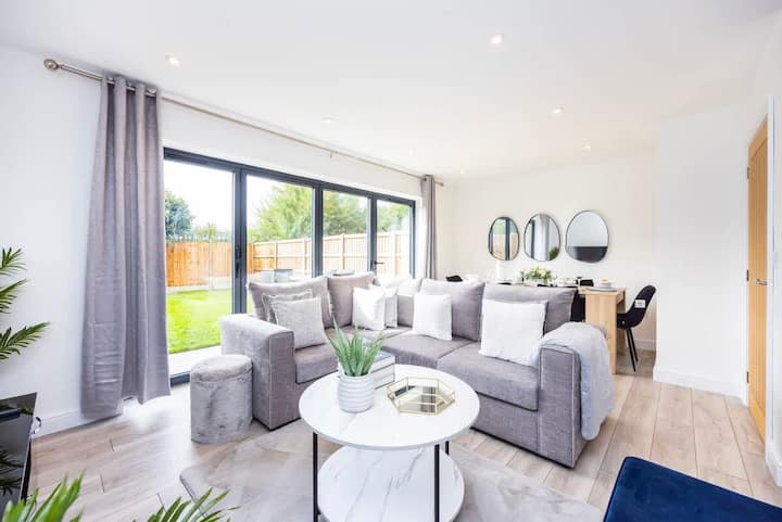 3 Bed House | New Build | Long Stays — furnished house in Sittingbourne, Kent, sleeps 7