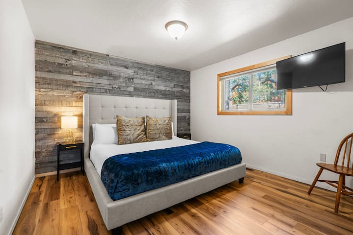 Cozy Cabin Near Lake Tahoe Trails | Bluewood Cabin - South Lake Tahoe, CA