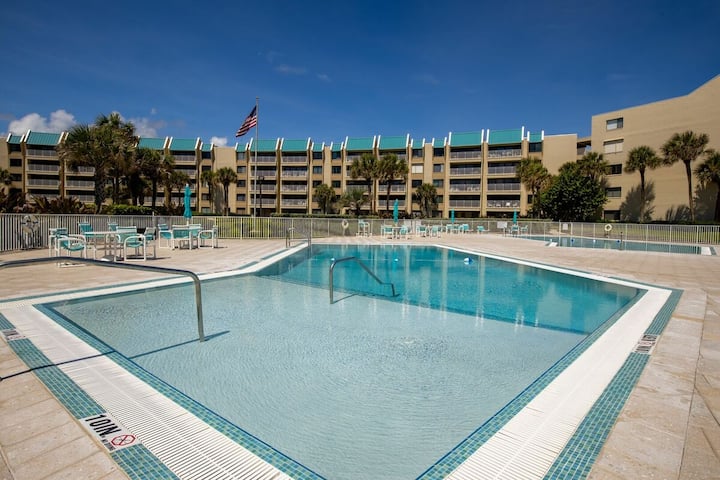 Peaceful Oceanview Condo + No-drive Beach Bliss - Edgewater, FL