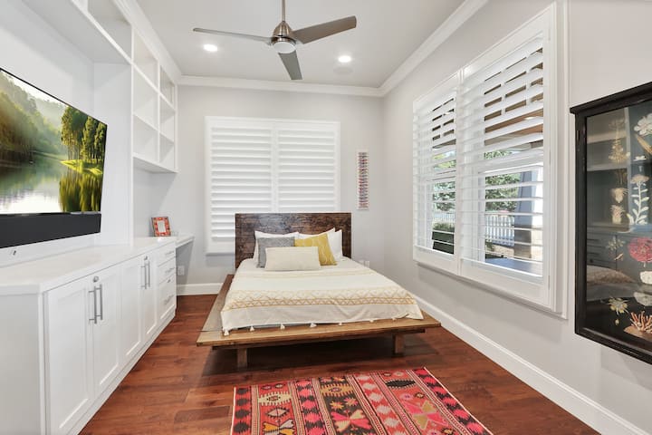Bedroom 4 with a Queen bed