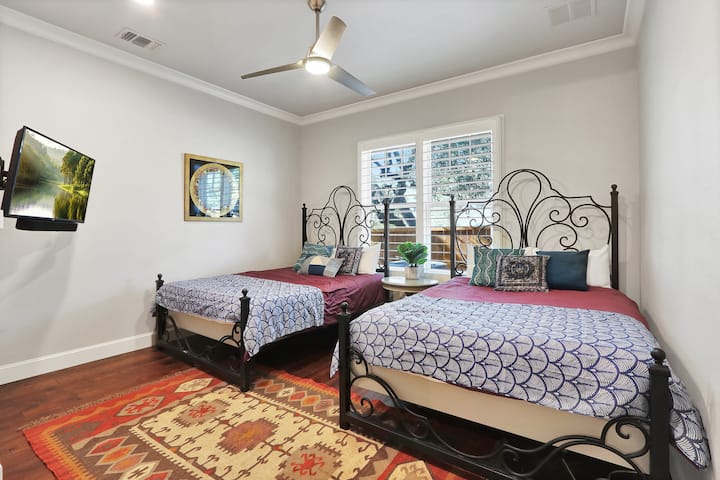 Bedroom 3 with two queen beds